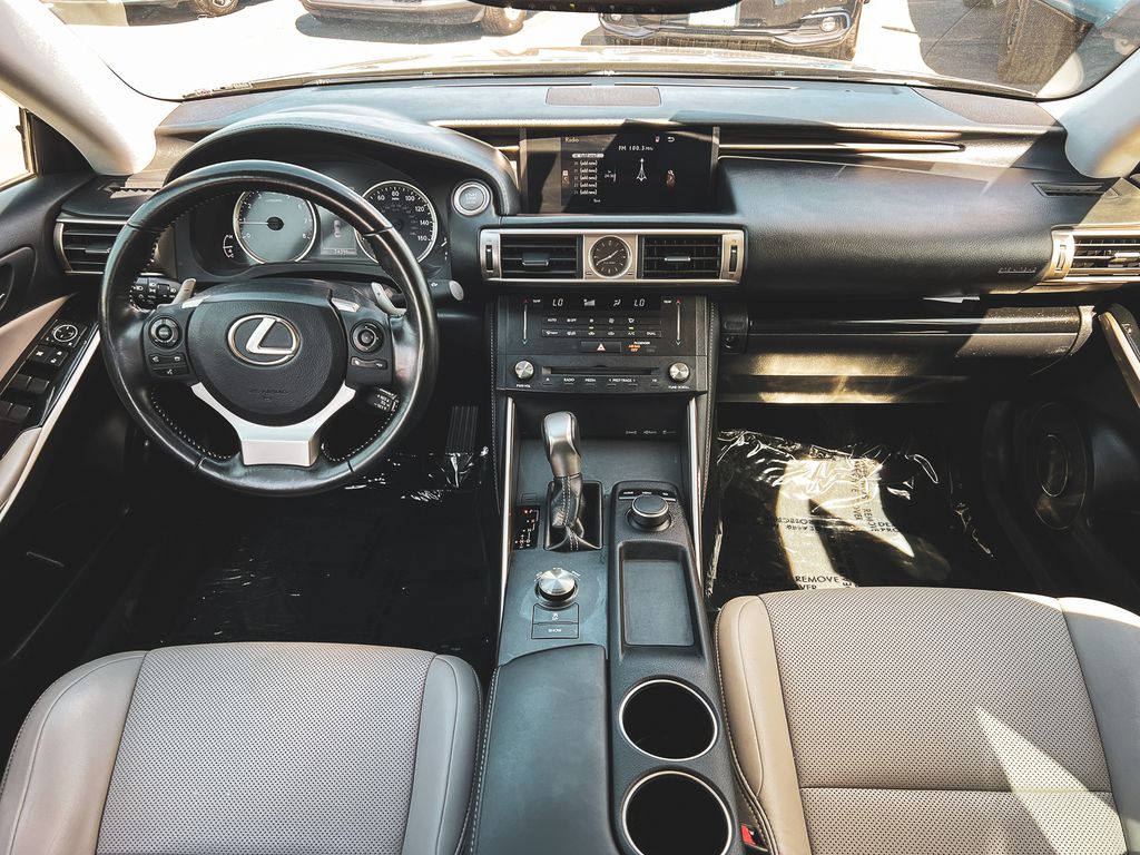 2016 Lexus IS 200t photo 29