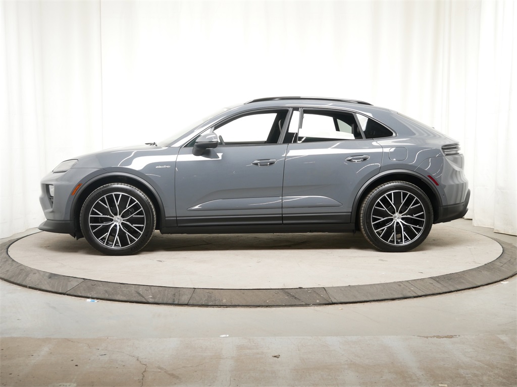 2025 Porsche Macan Electric 4 photo 2