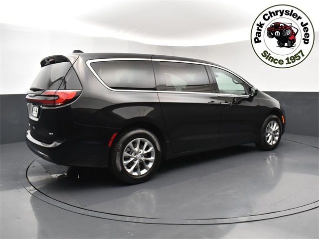 2026 Chrysler Pacifica photo 6