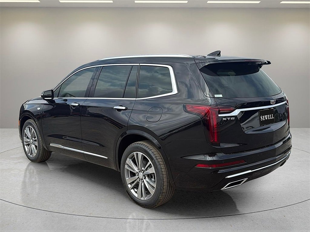 2025 Cadillac XT6 Premium Luxury photo 3