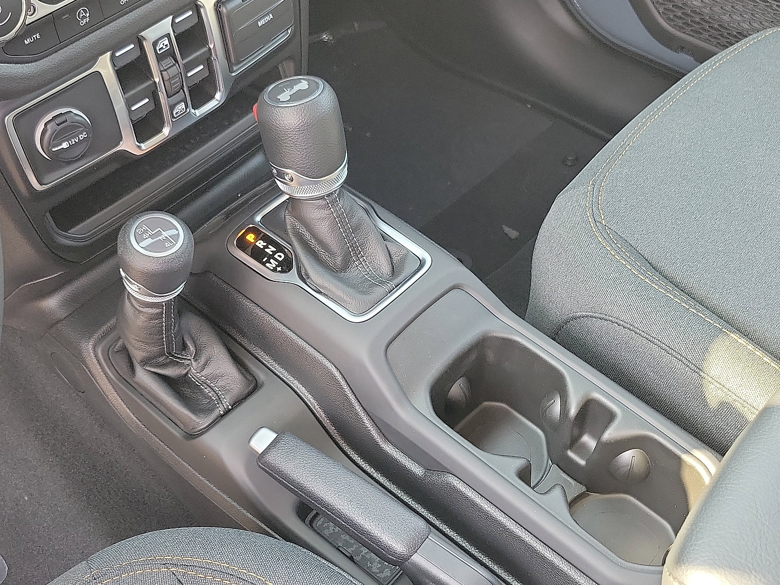 2025 Jeep Wrangler Sport photo 10