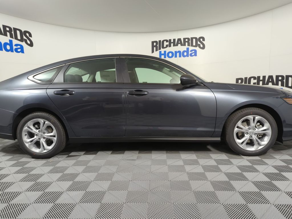 2025 Honda Accord LX 1.5T photo 5