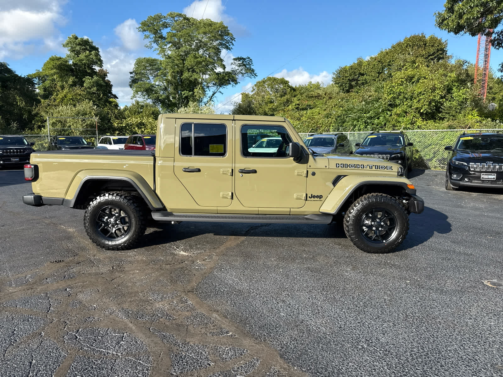 2025 Jeep Gladiator Sport photo 2