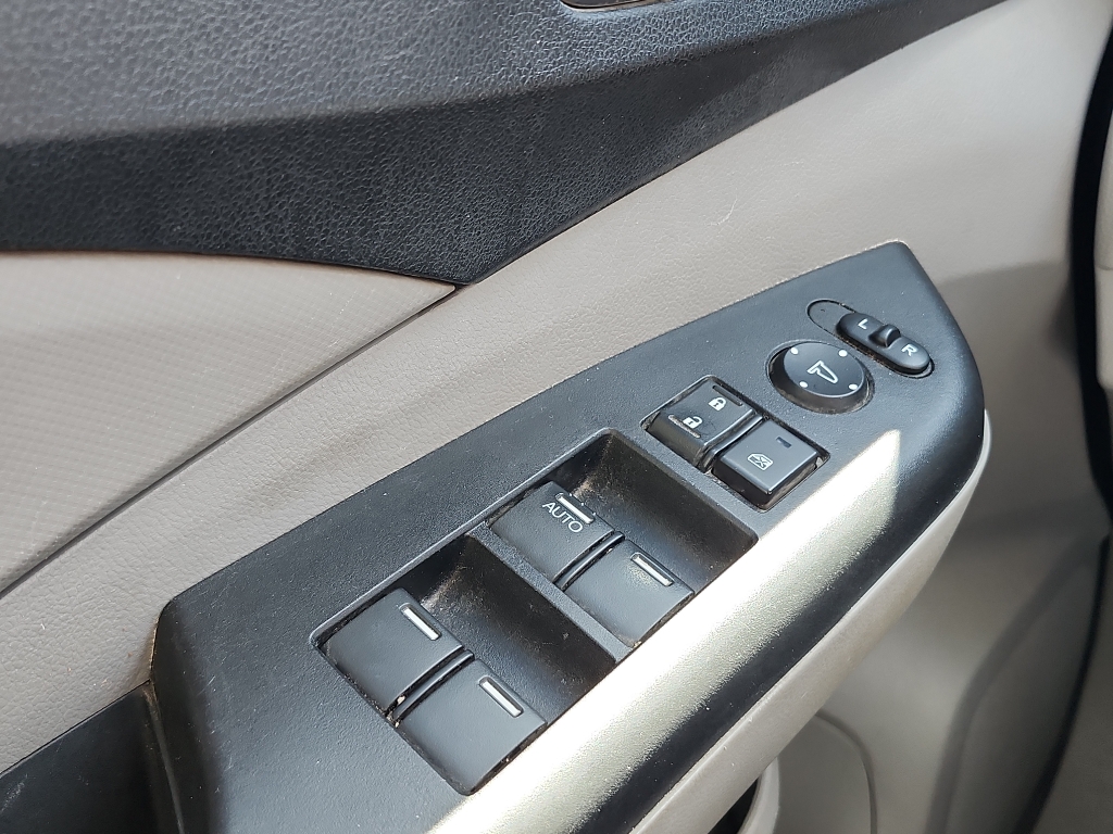 2012 Honda CR-V LX photo 21