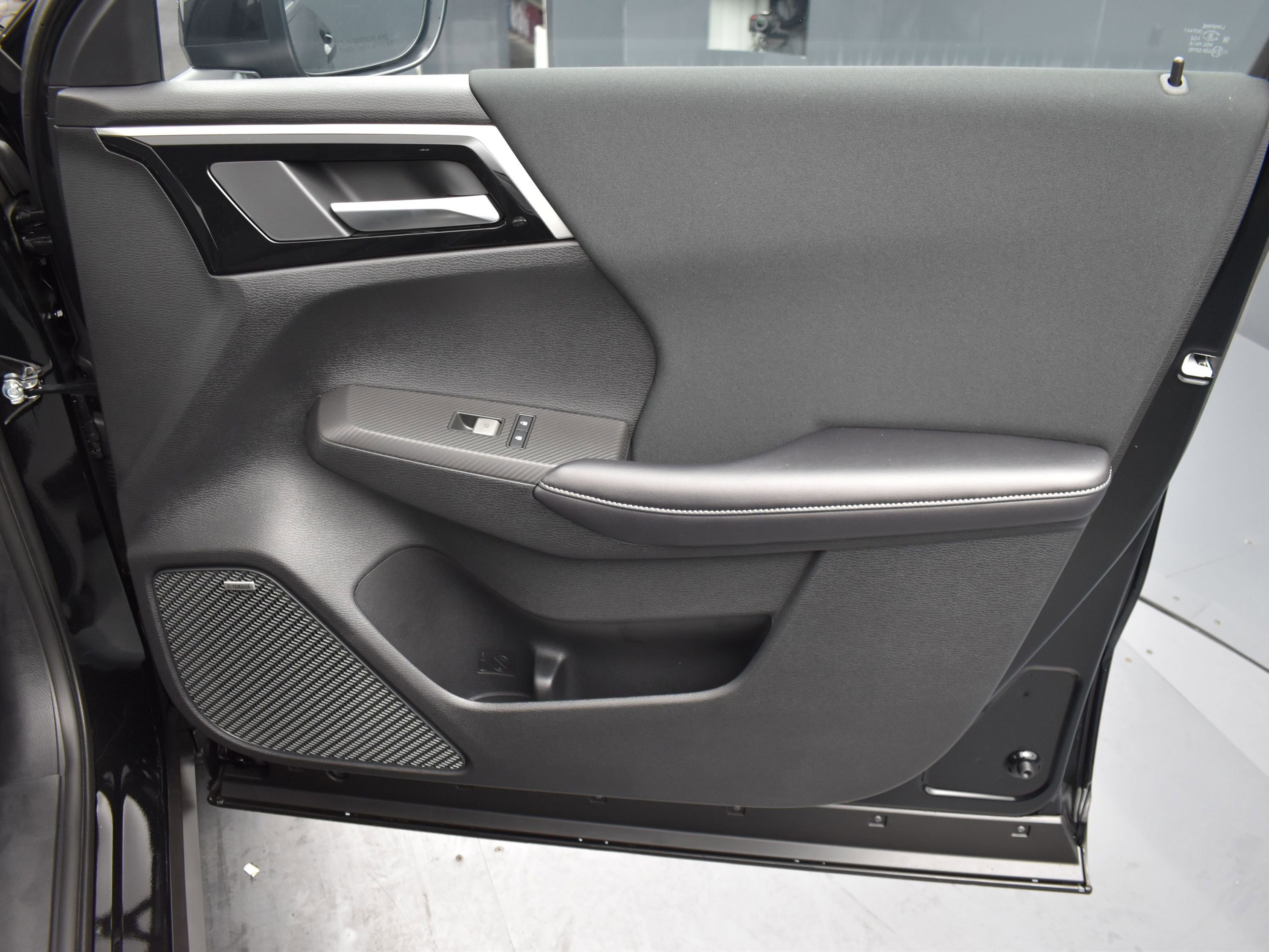 2025 Mitsubishi Outlander ES photo 5