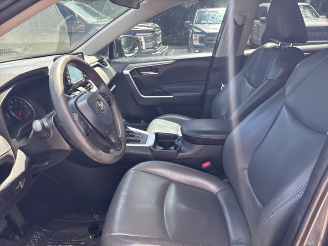 2020 Toyota RAV4 XLE photo 13