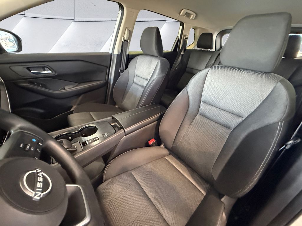 2024 Nissan Rogue SV photo 8