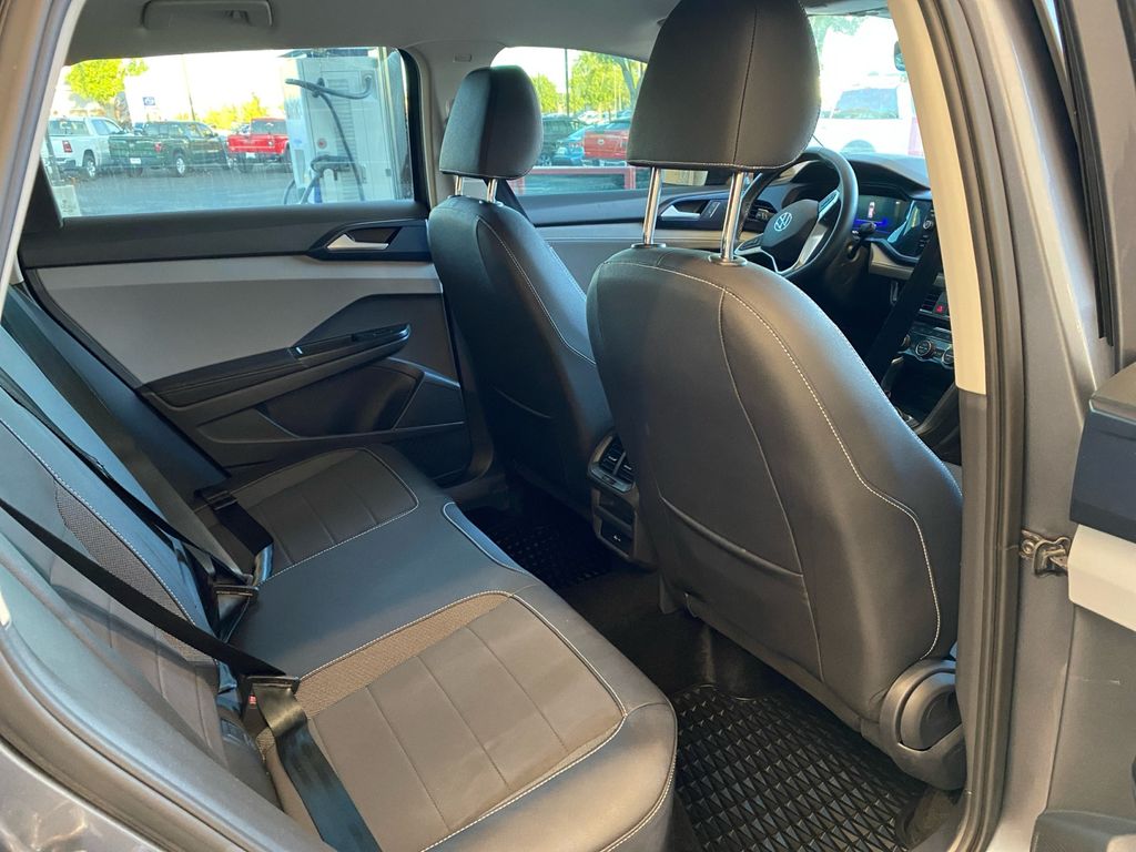 2024 Volkswagen Taos SE photo 15