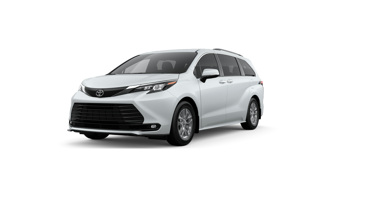 2026 Toyota Sienna XLE's photo
