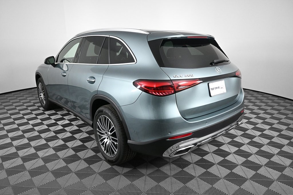 2026 Mercedes Benz GLC 300 photo 2