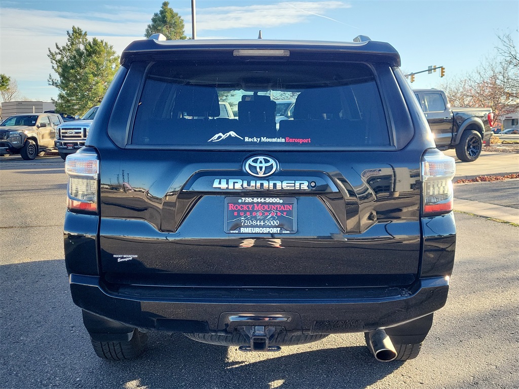 2016 Toyota 4Runner SR5 photo 3