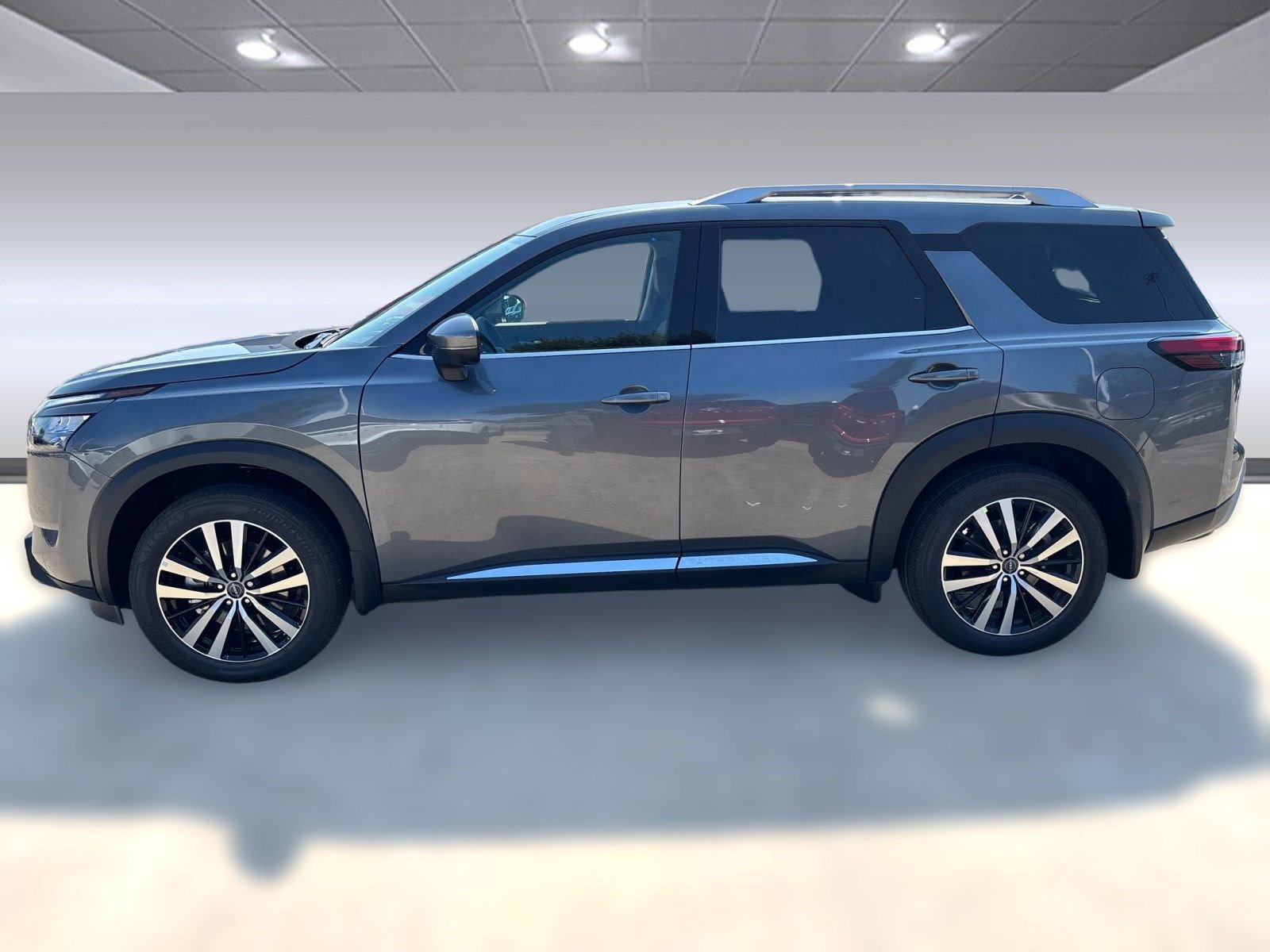 2025 Nissan Pathfinder Platinum photo 2