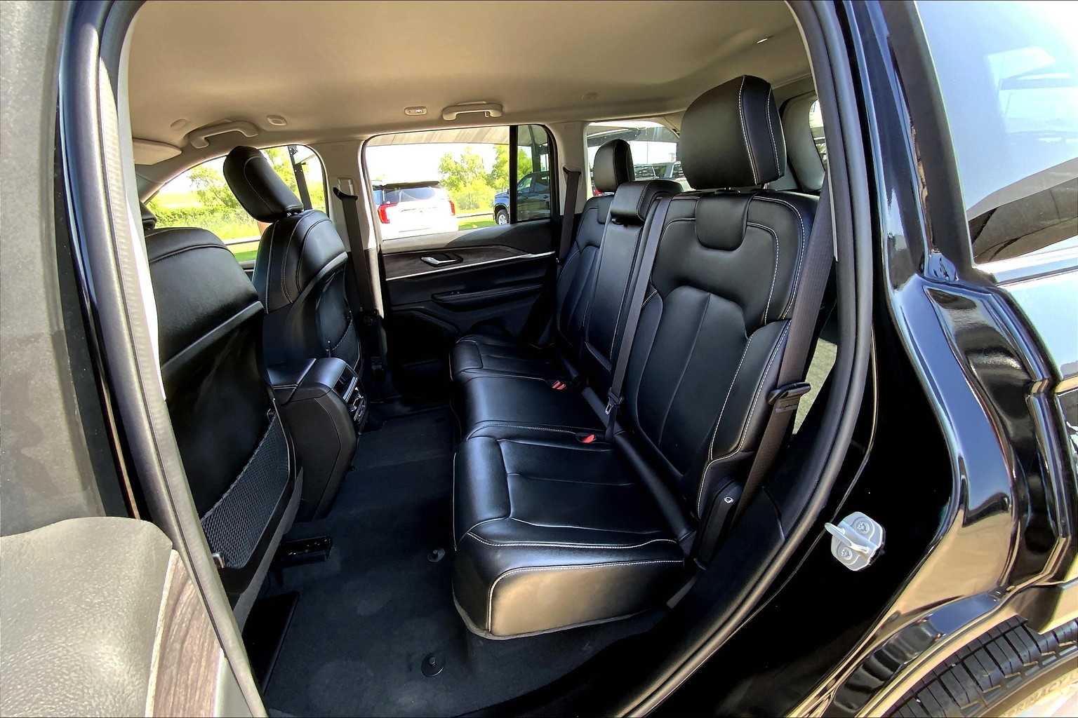 2024 Jeep Grand Cherokee Sport photo 16