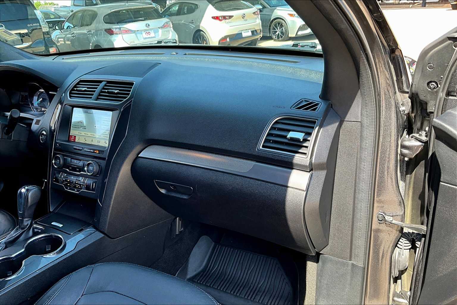 2018 Ford Explorer XLT photo 16