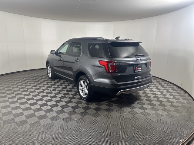 2016 Ford Explorer XLT photo 3