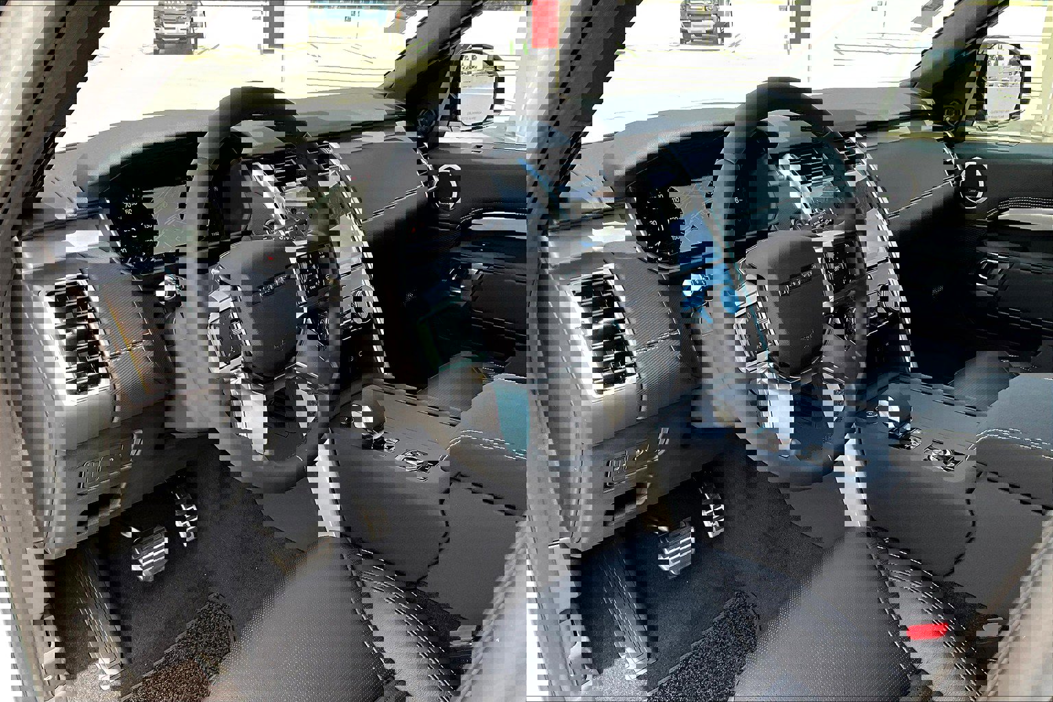 2025 Land Rover Discovery SE photo 4