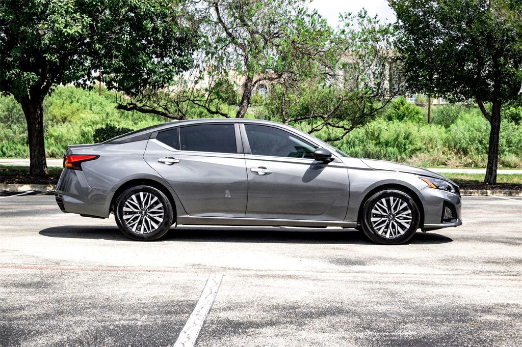 2025 Nissan Altima 2.5 SV photo 4