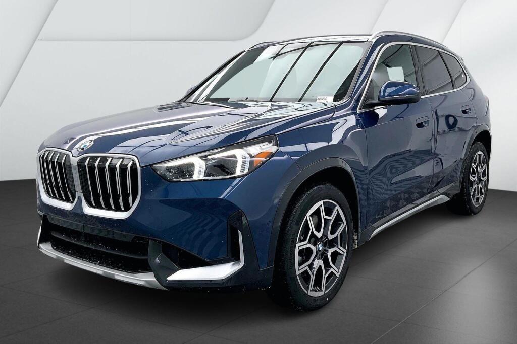 2025 BMW X1 28i's photo
