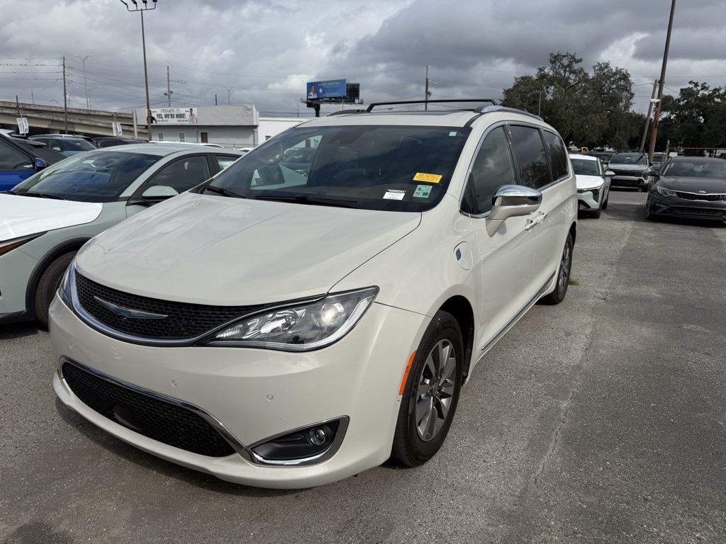 2020 Chrysler Pacifica Hybrid Limited's photo