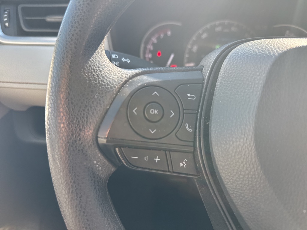 2023 Toyota RAV4 XLE photo 25