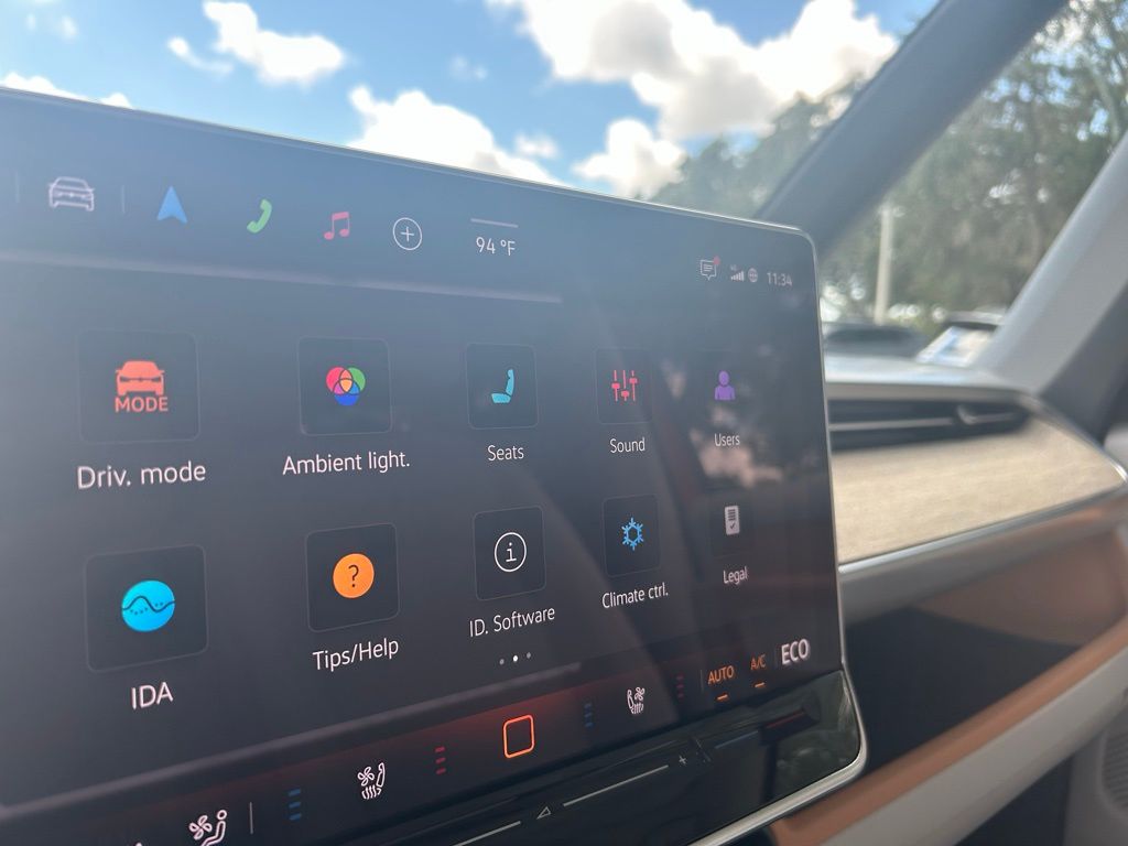 2025 Volkswagen ID. Buzz Pro Plus photo 11
