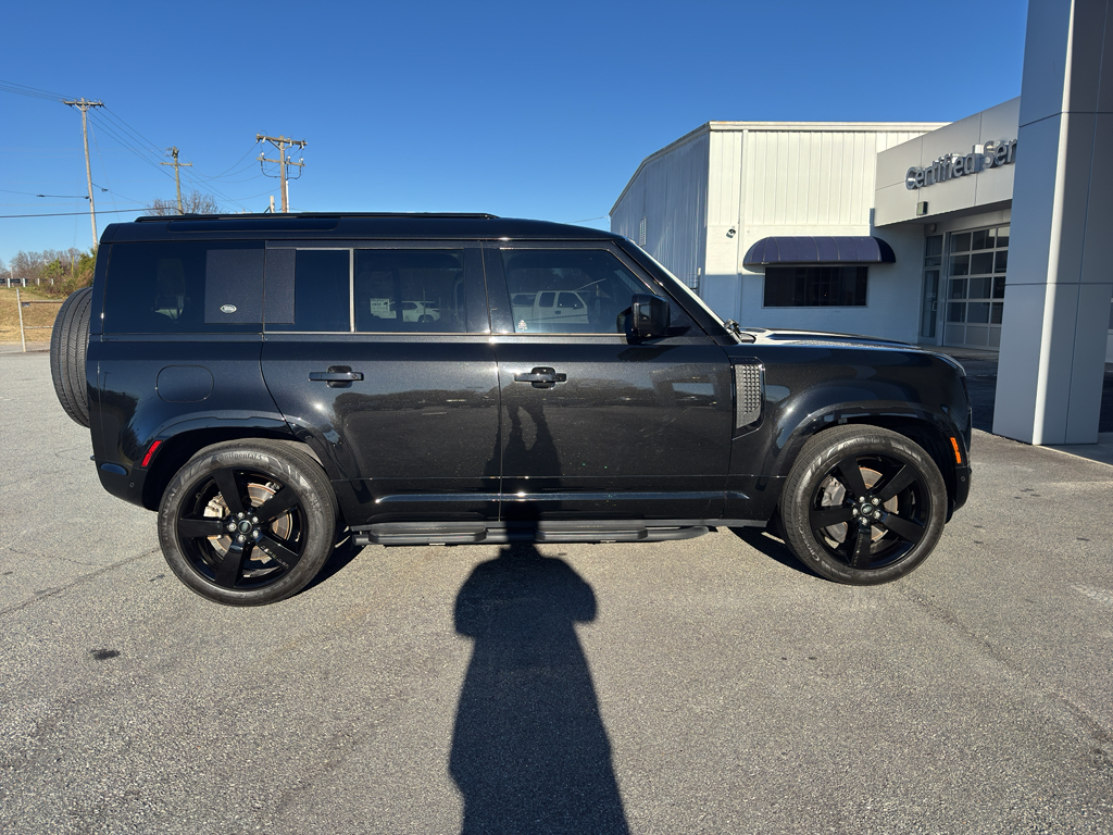 2024 Land Rover Defender 110 X-Dynamic SE photo 2