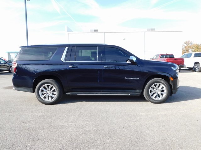 2023 Chevrolet Suburban Premier photo 2