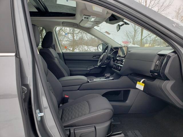 2025 Nissan Pathfinder SV photo 19
