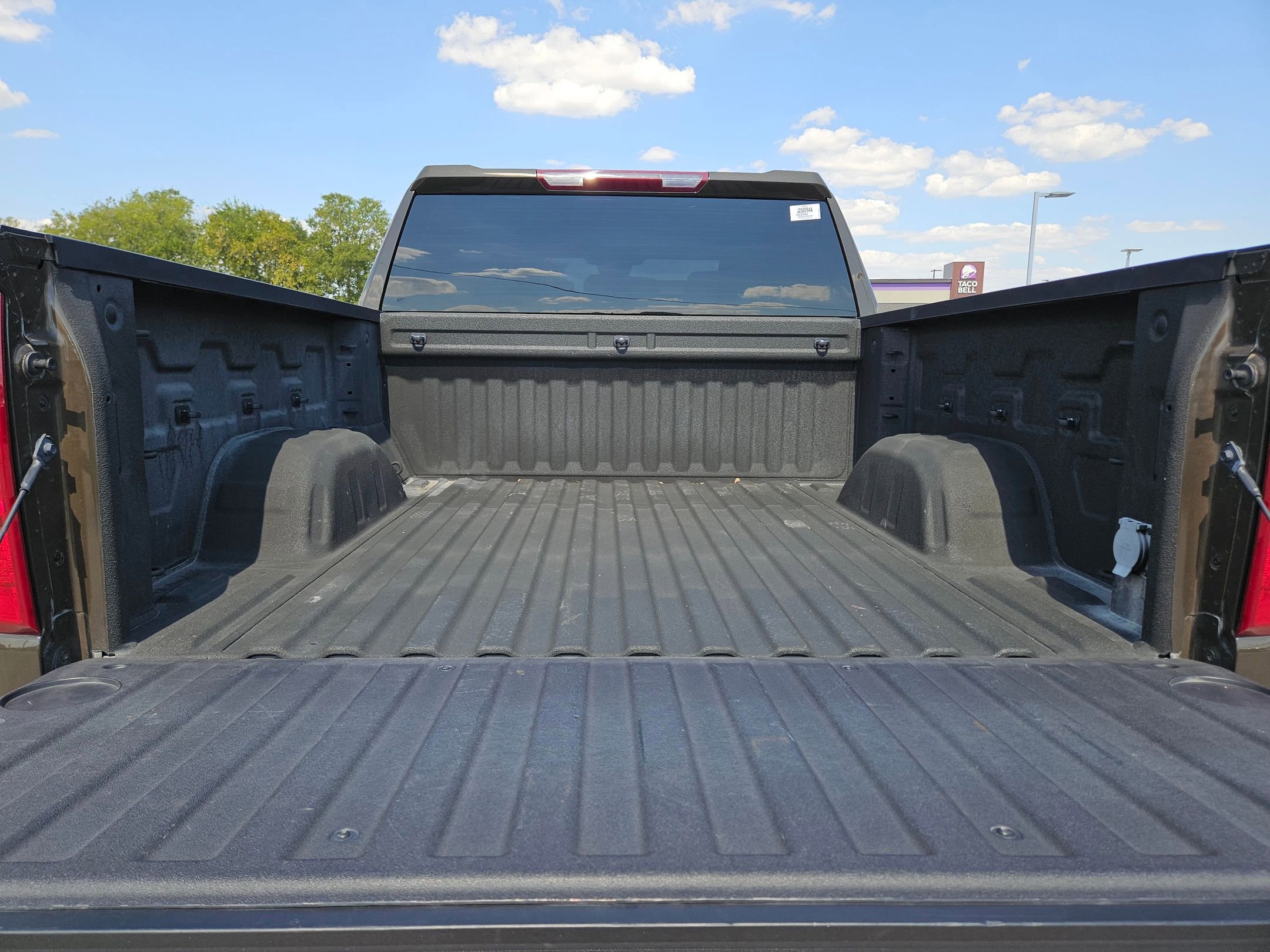 2023 Chevrolet Silverado 1500 LT photo 23