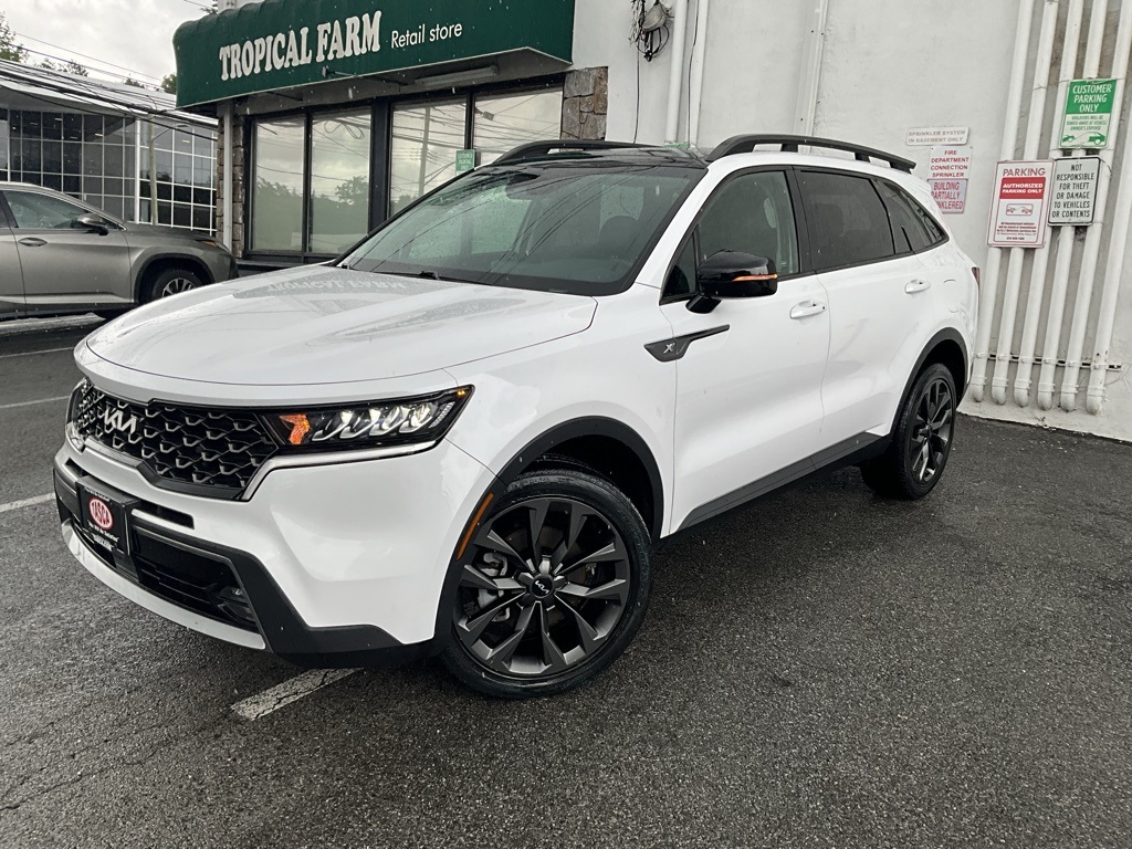 Used 2022 White Kia X-Line EX image 1