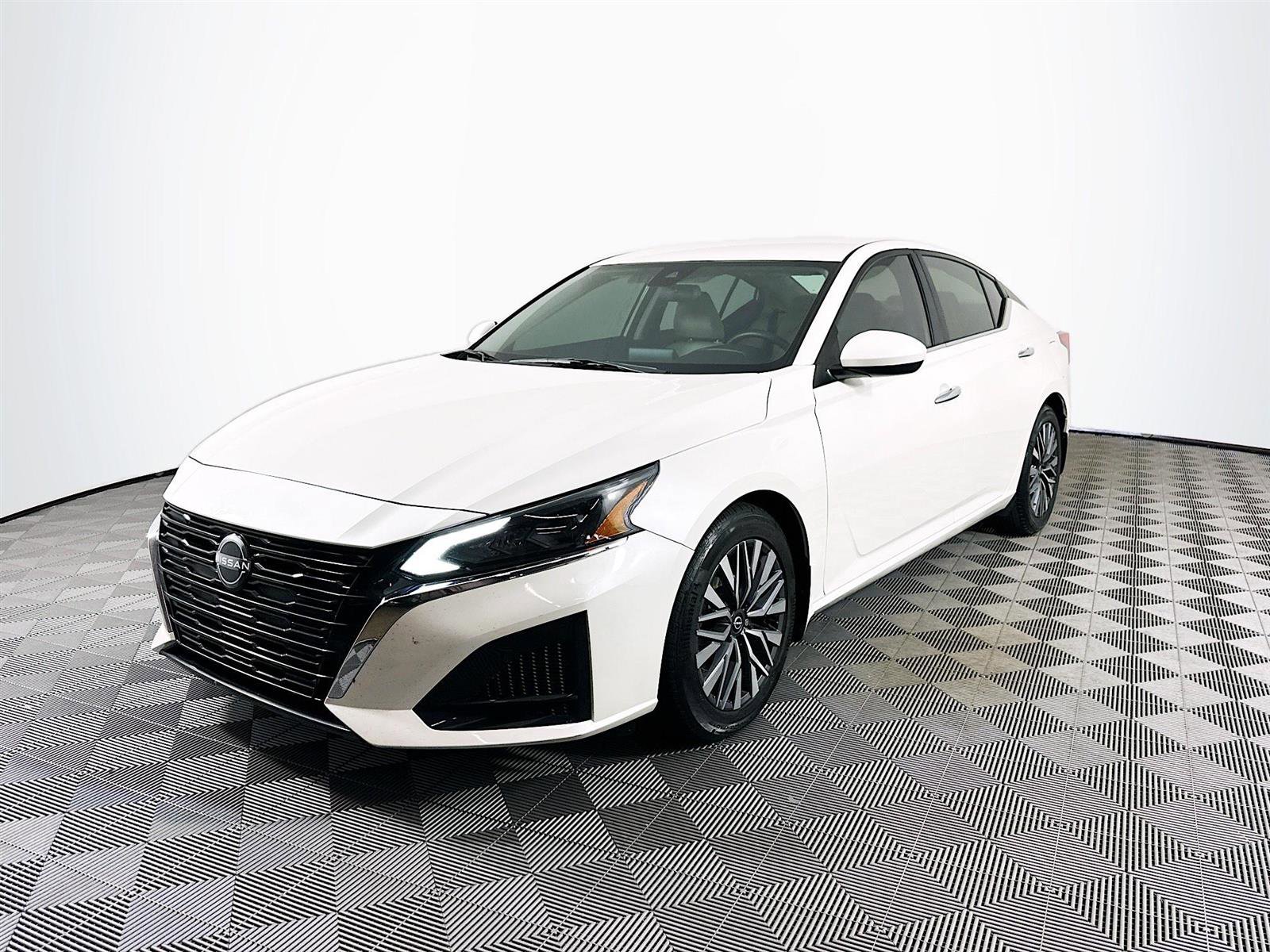 2023 Nissan Altima 2.5 SV photo 3