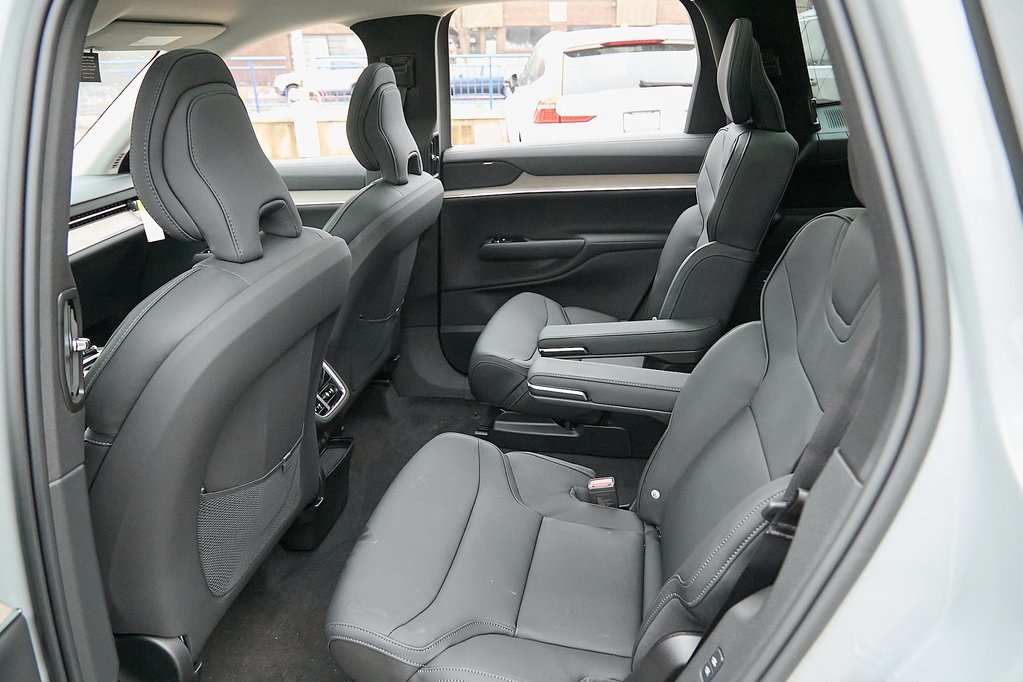 2025 VOLVO EX90 - Image 16