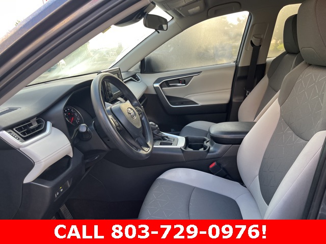2021 Toyota RAV4 XLE photo 6