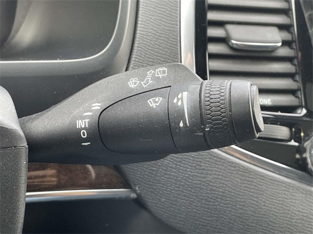 2016 Volvo XC90 T6 Momentum photo 32