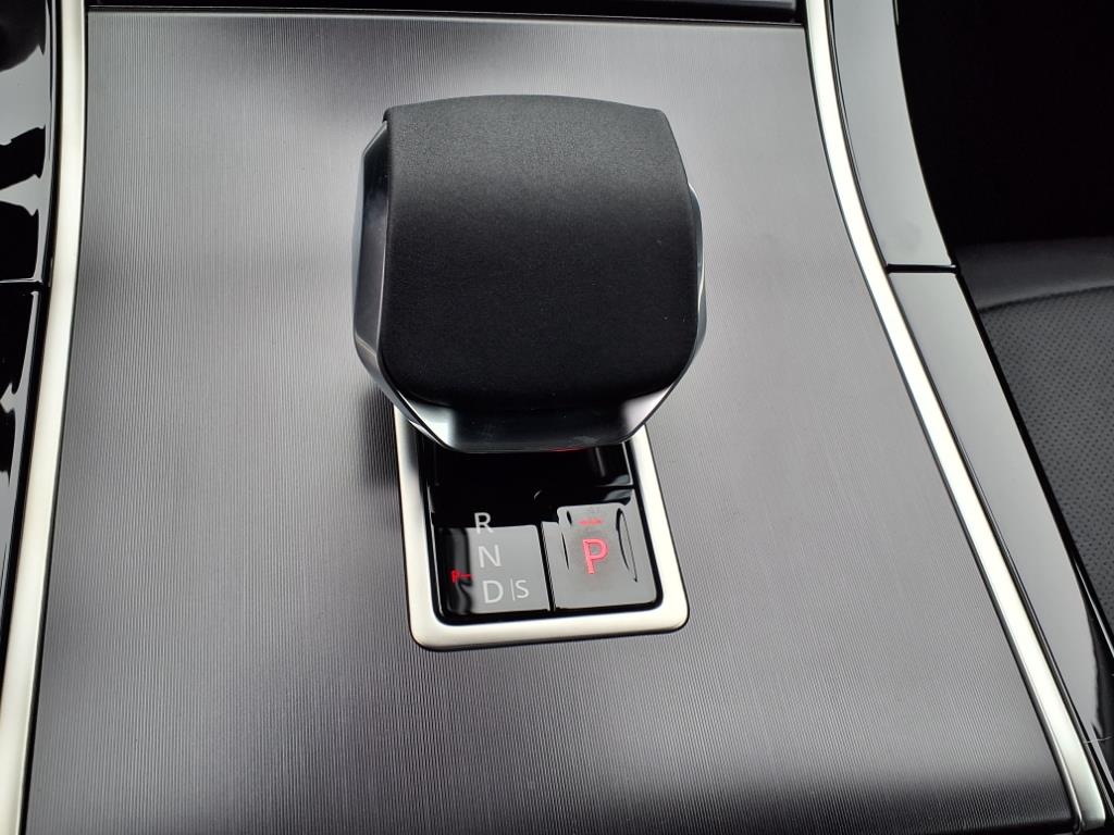2026 Land Rover Range Rover Evoque Dynamic SE photo 13