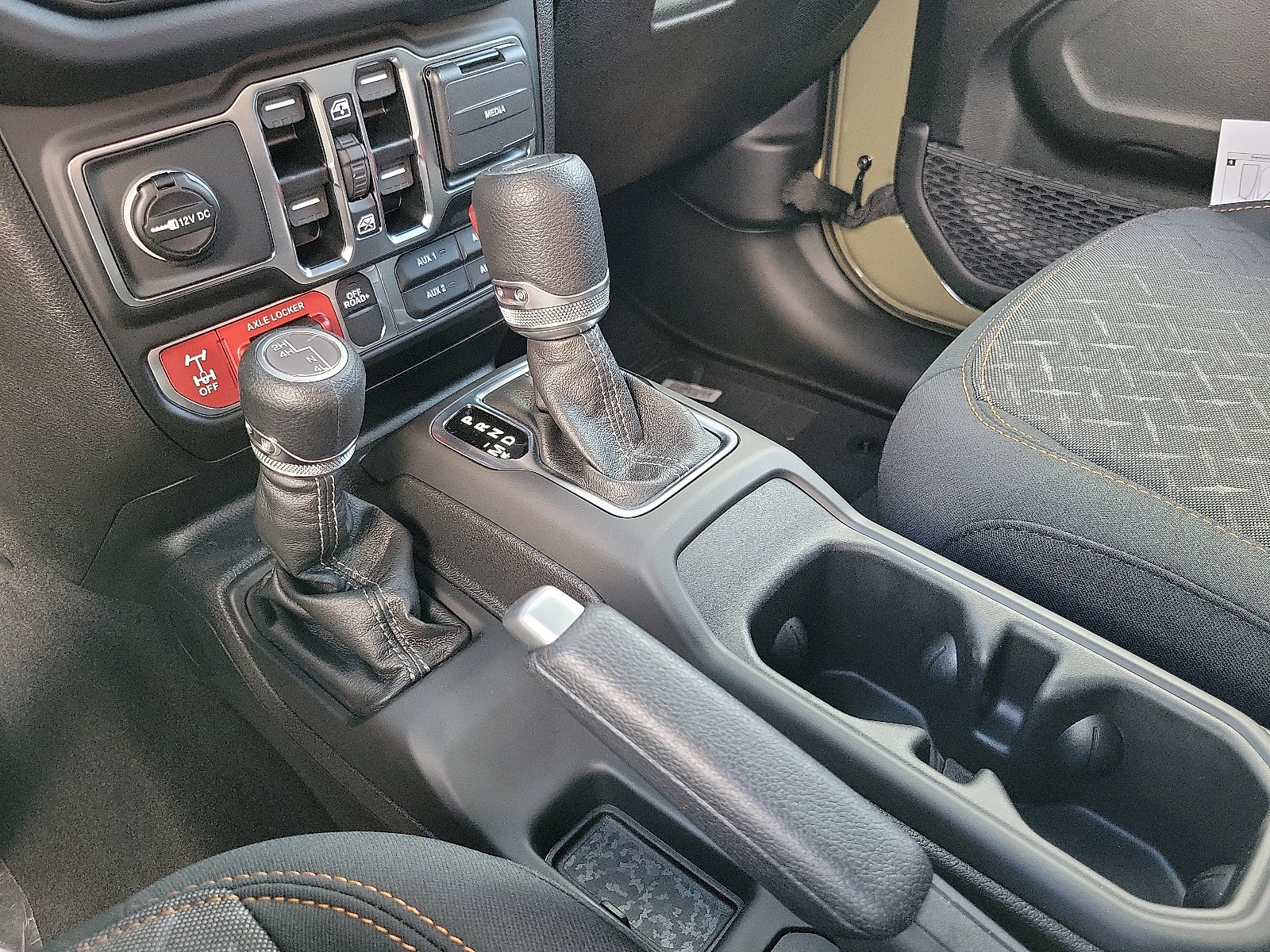 2025 Jeep Gladiator Mojave photo 3