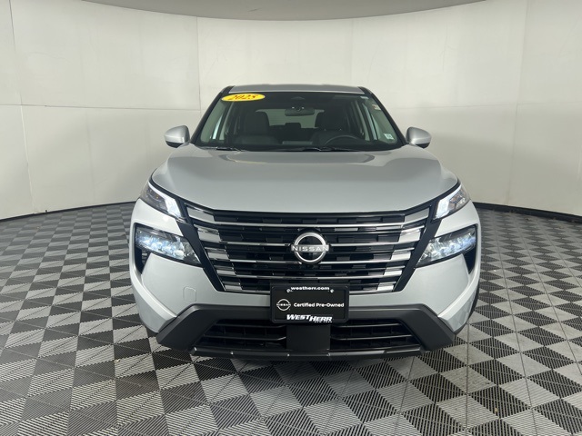 2025 Nissan Rogue SV photo 2