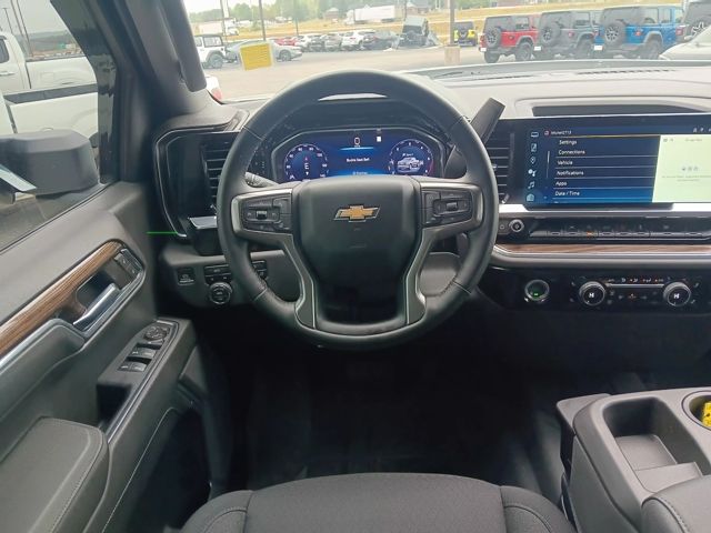 2023 Chevrolet Silverado LT photo 13