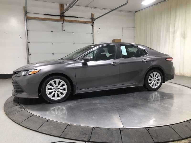 2019 Toyota Camry LE photo 4