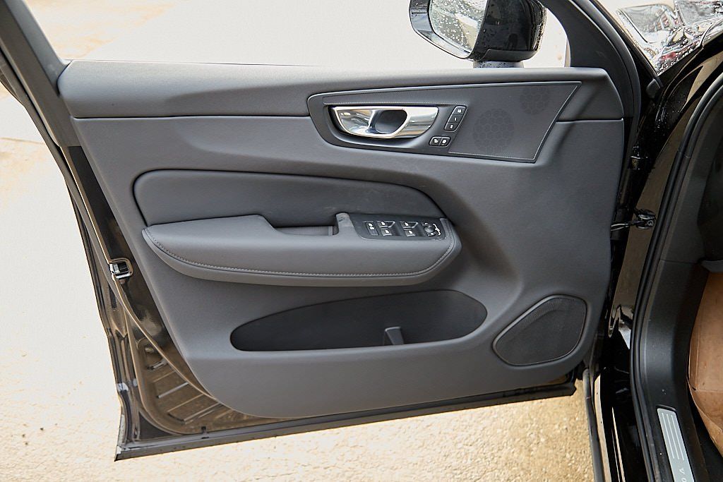 2026 VOLVO XC60 - Image 10