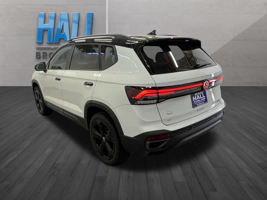 2025 Volkswagen Taos SE photo 3