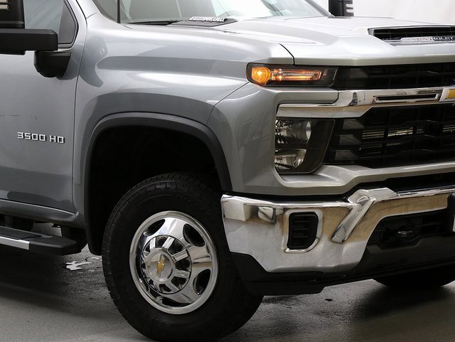 2024 Chevrolet Silverado 3500HD LT photo 3