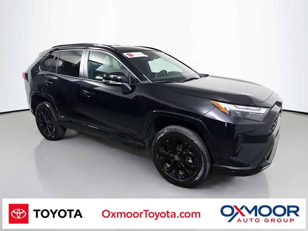 2023 Toyota RAV4 SE's photo