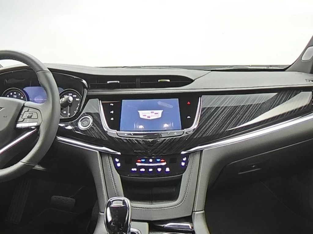 2025 Cadillac XT6 Premium Luxury photo 9