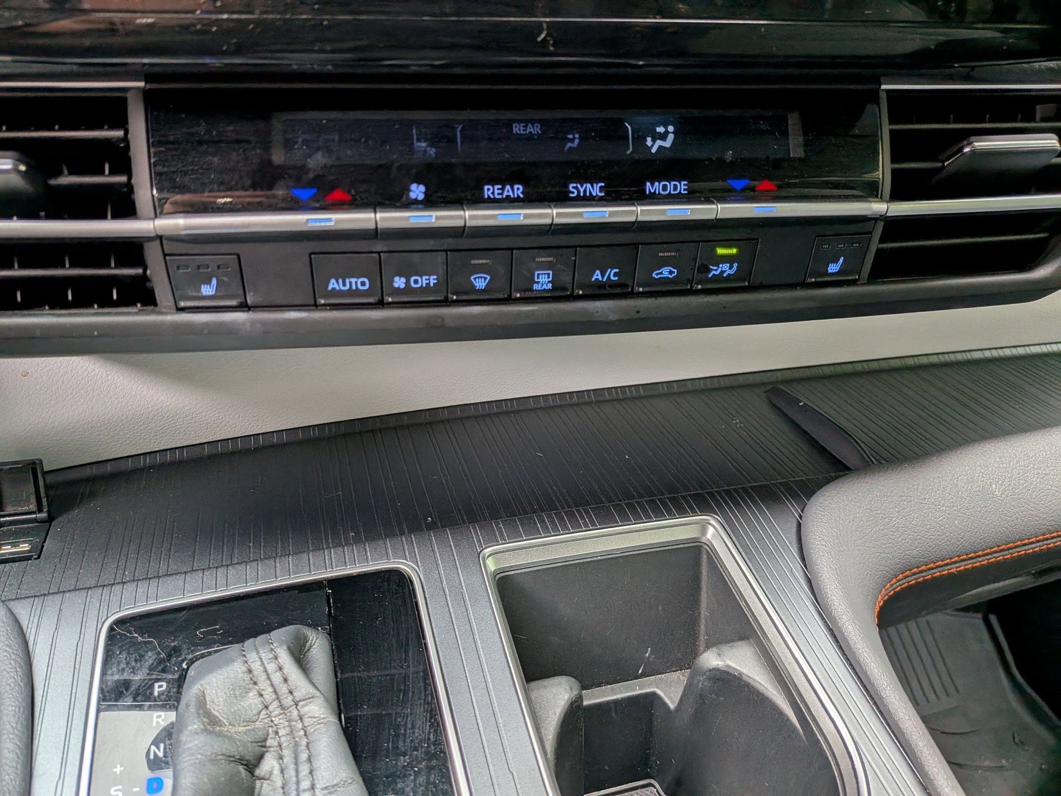 2022 Toyota Sienna XSE photo 23