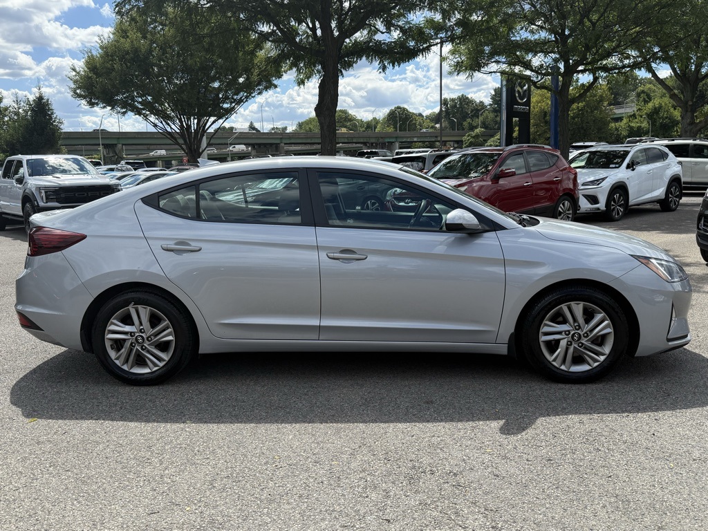 2020 Hyundai Elantra SEL photo 4