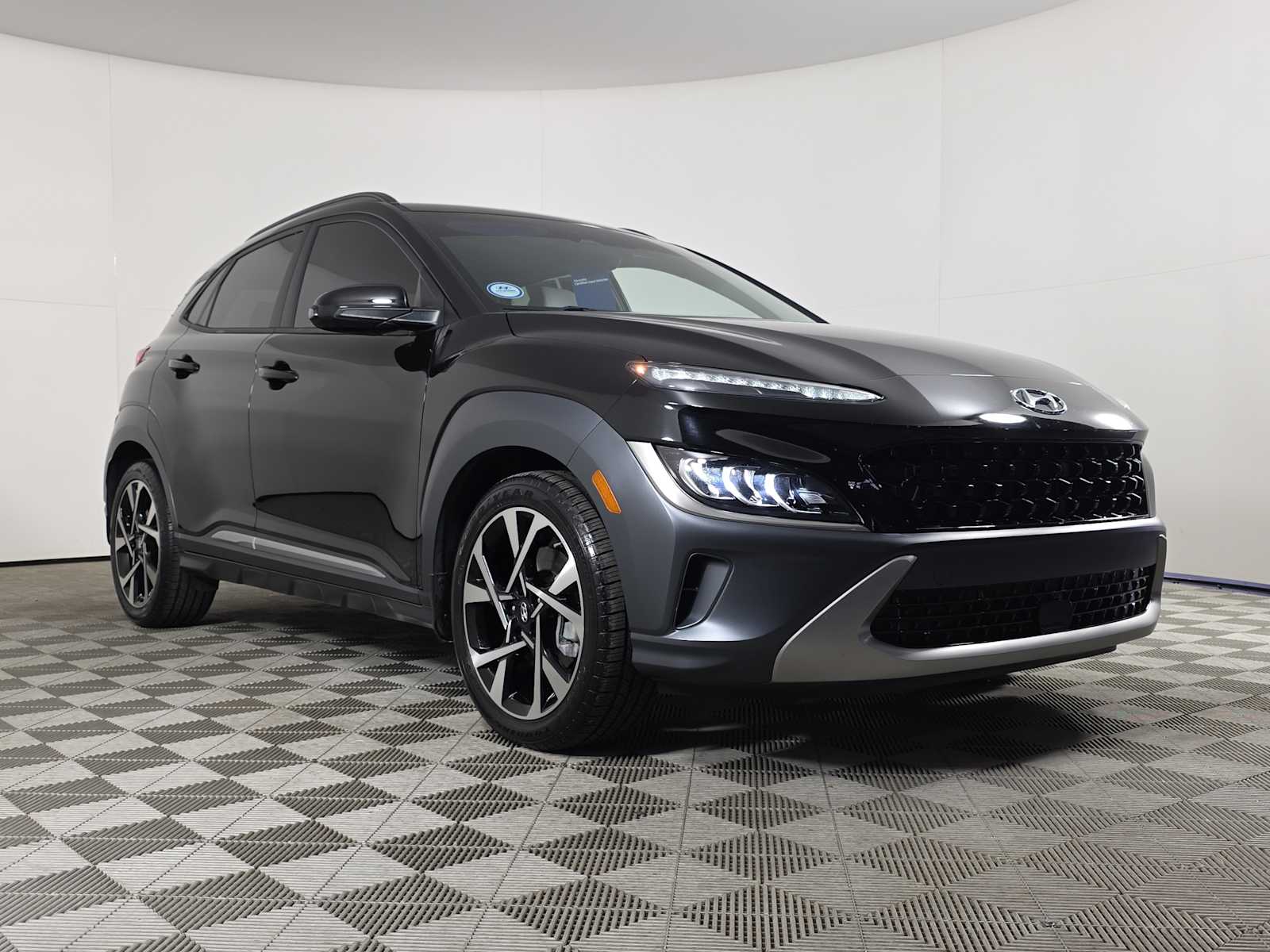 2022 Hyundai Kona Limited's photo