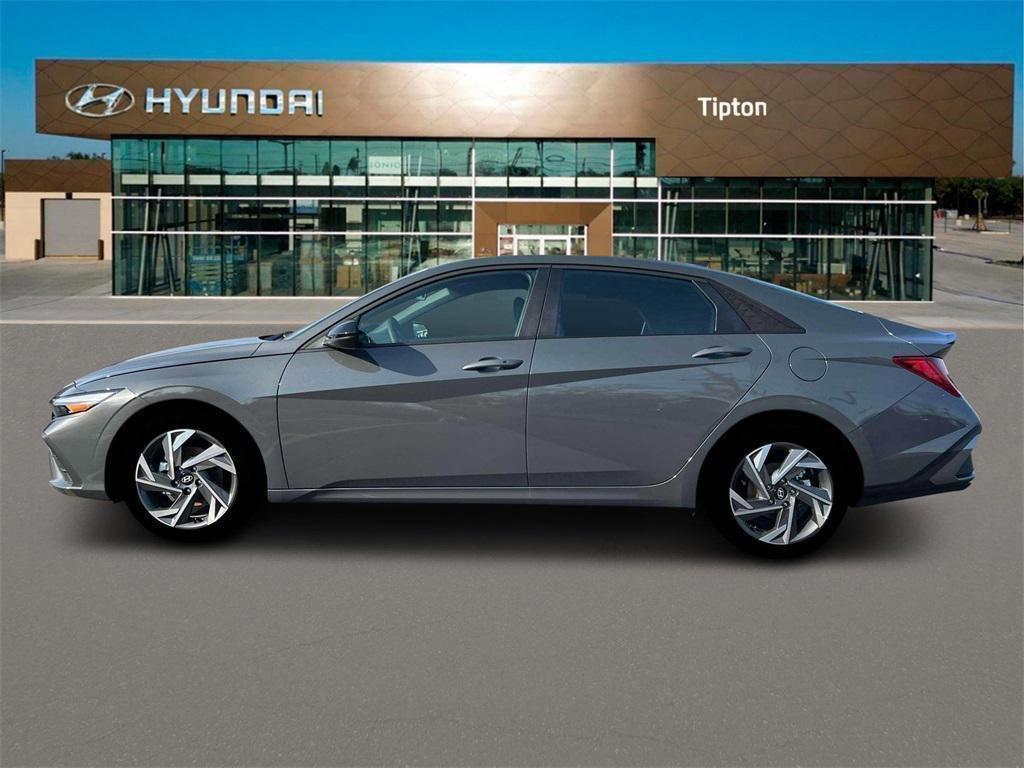 2025 Hyundai Elantra Hybrid SEL Sport photo 3
