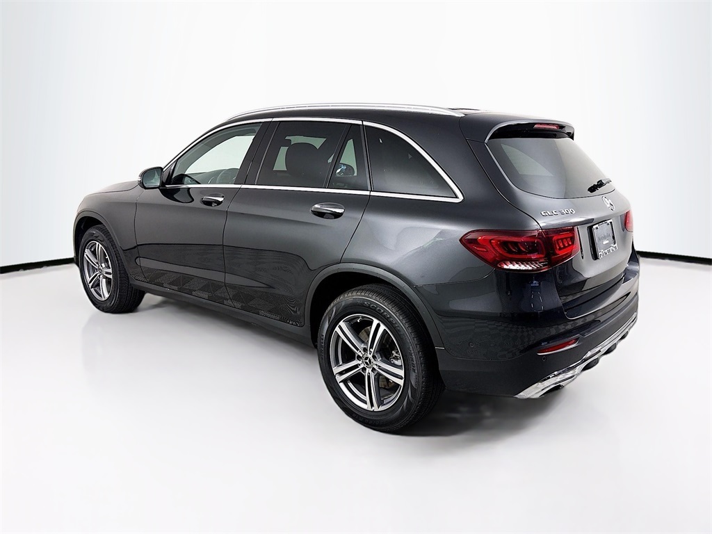 2022 Mercedes Benz GLC 300 photo 2