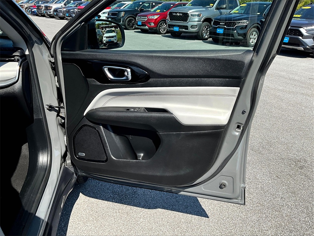 2022 Jeep Compass Limited photo 12
